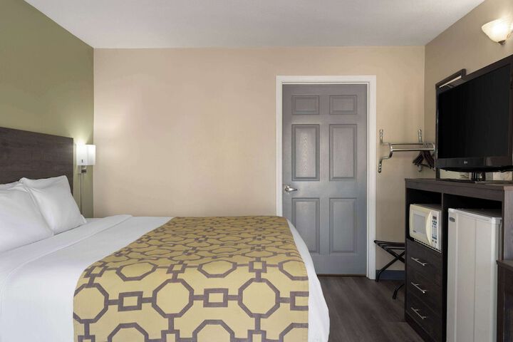 Room 14 of 27