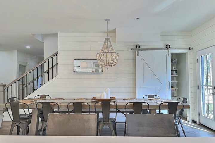 Serene 5BR Farmhouse Retreat Shoreline