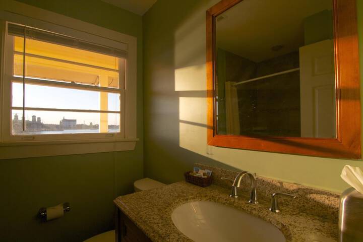 Room 15 of 48