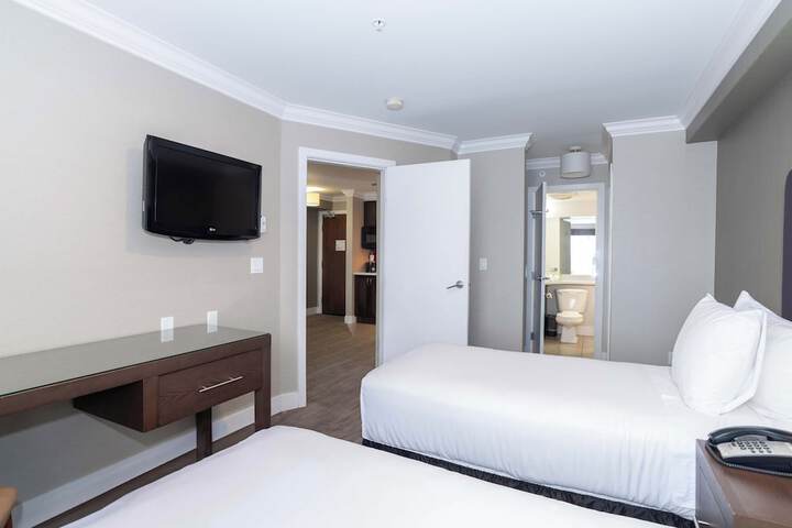 Room 11 of 32