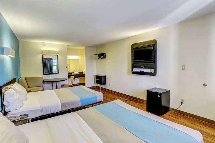 Room 10 of 42