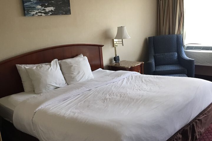 Room 32 of 199