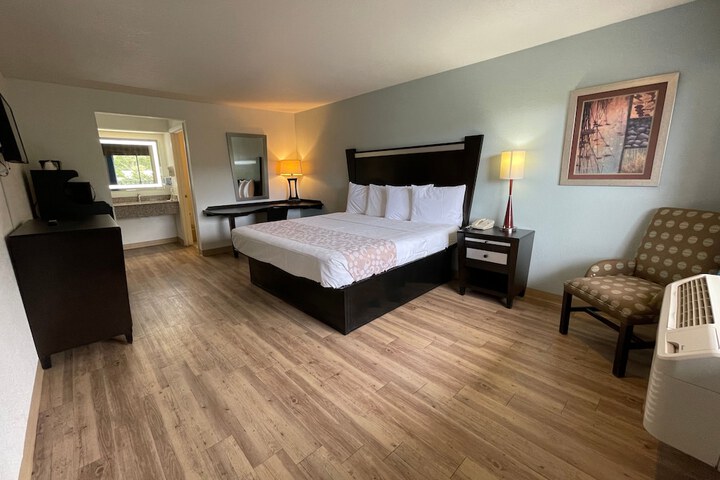 Room 11 of 14