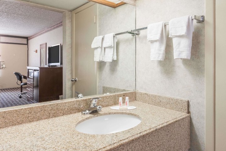 Room 3 of 21