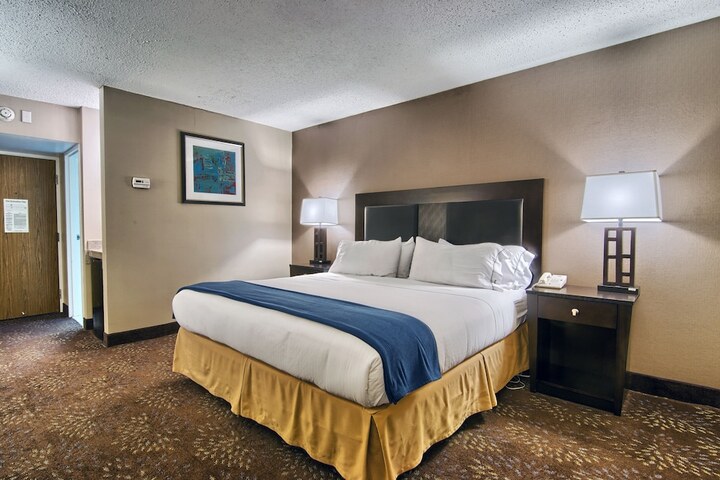 Room 14 of 40