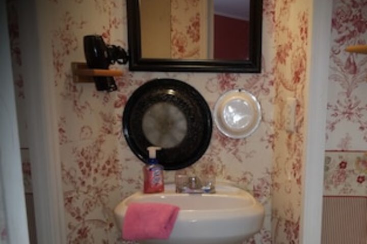 Hatfield McCoy House Inn