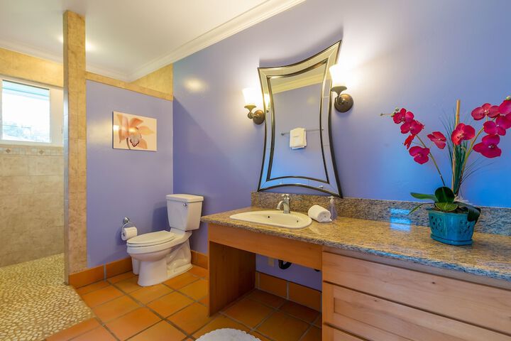 Hale Ohana Nui 5 Bedroom Home by RedAwning