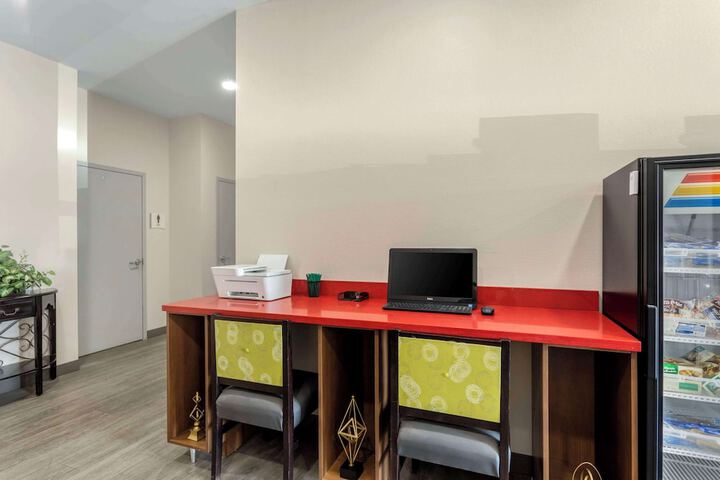 Business Center 44 of 45