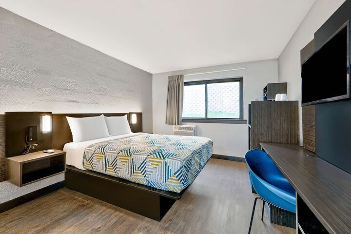 Room 11 of 27