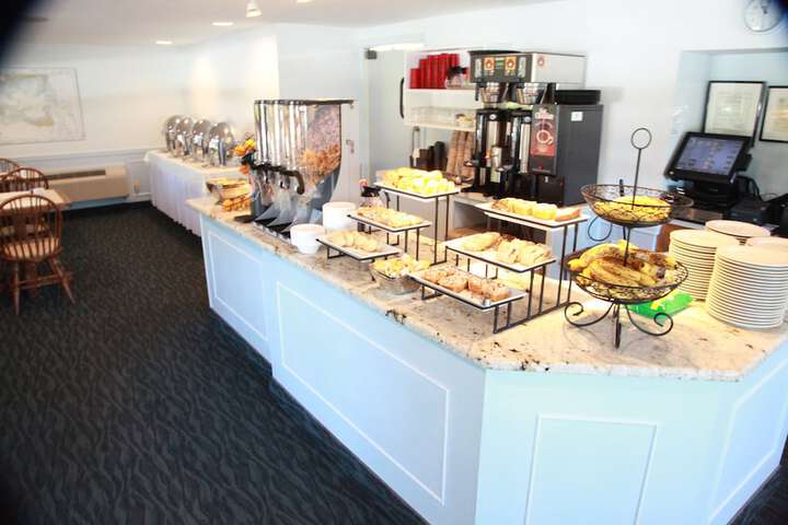 Breakfast/Coffee Service 72 of 88