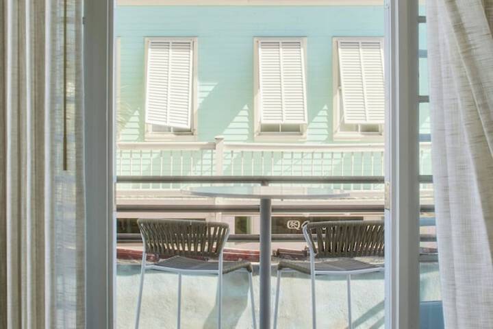 Room 28 of 151