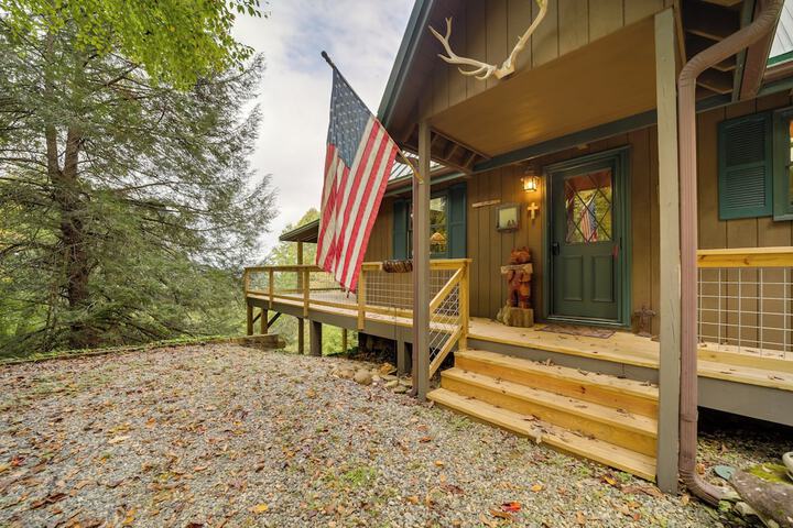 Robbinsville Vacation Rental w / Covered Balcony