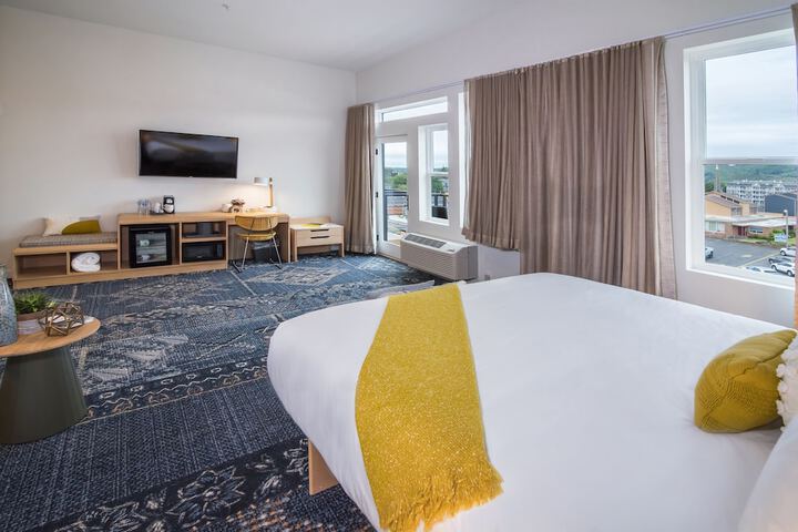 SaltLine Hotel