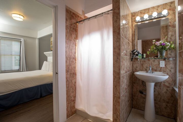 Room 14 of 120