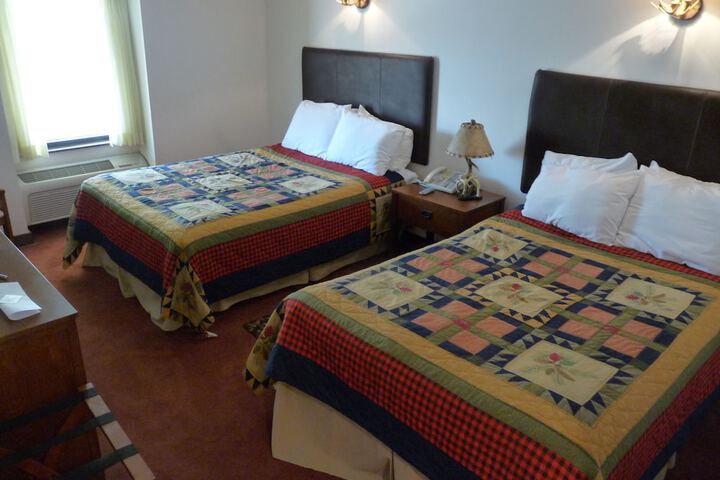 Riverbank Lodge