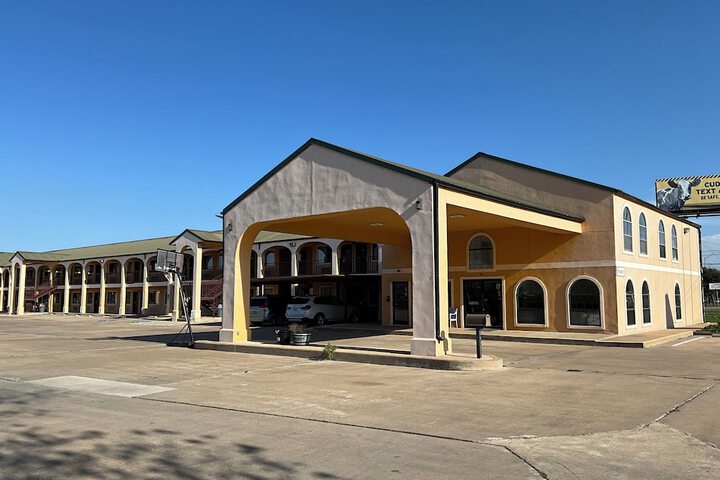 Executive Inn & Suites