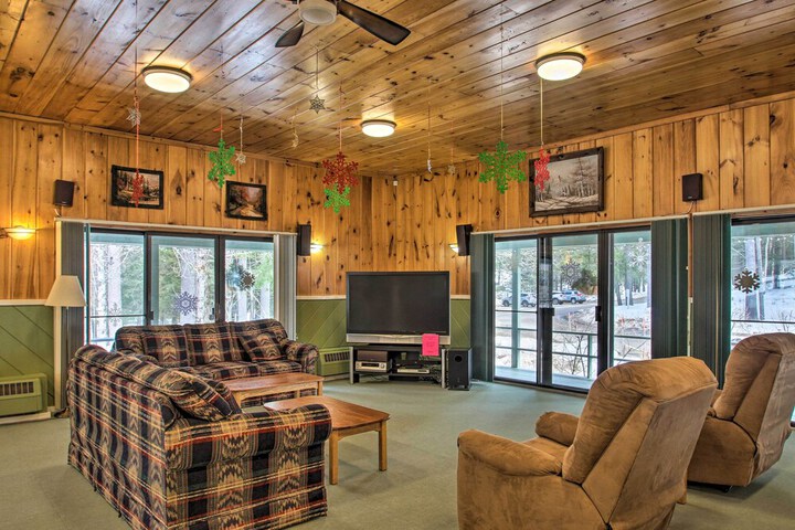 Bartlett Townhome w / Balcony: 1 Mi to Ski Resort!