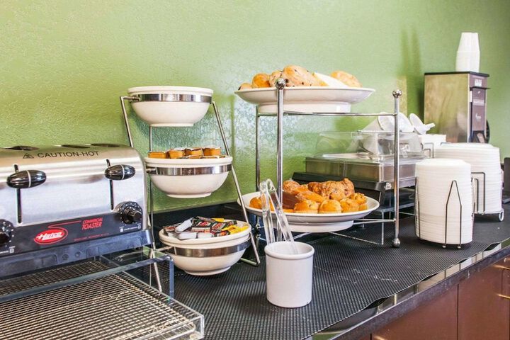 Breakfast/Coffee Service 25 of 31