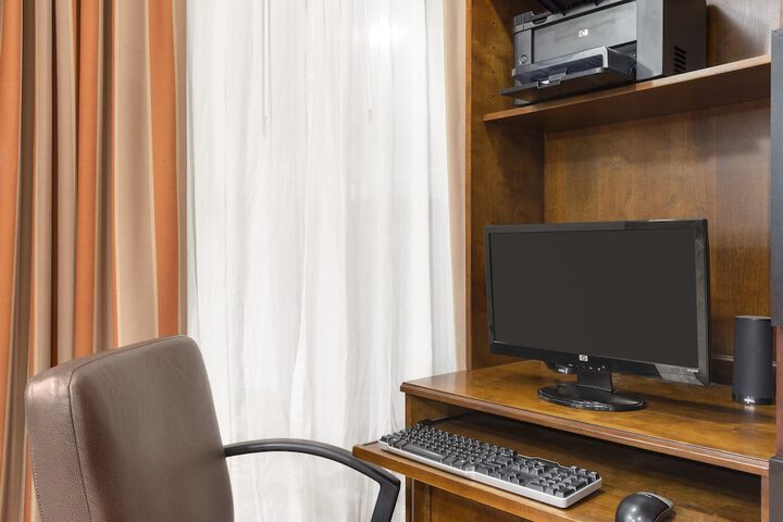 Business Center 14 of 15