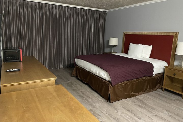 Room 13 of 16