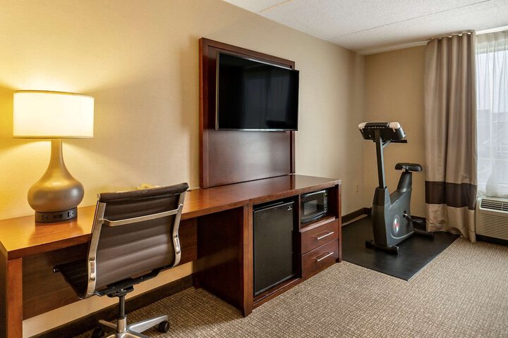 Room 33 of 46