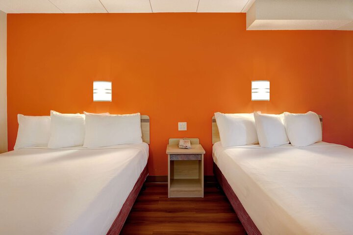 Room 8 of 25