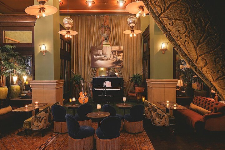 Lounge 54 of 63