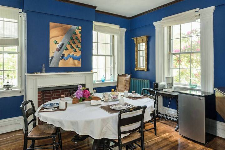 Higganum House B & B