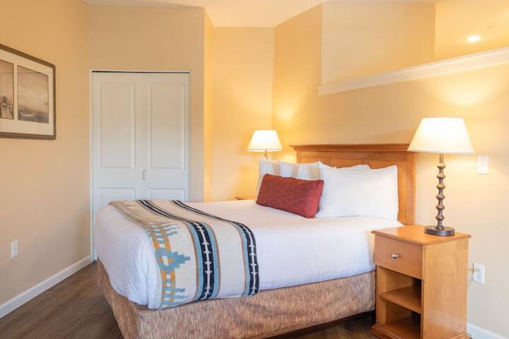 Rivertide Suites Hotel