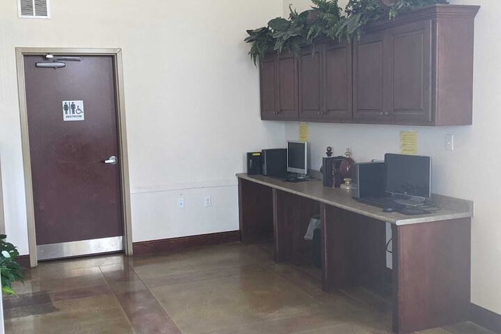 Business Center 36 of 37