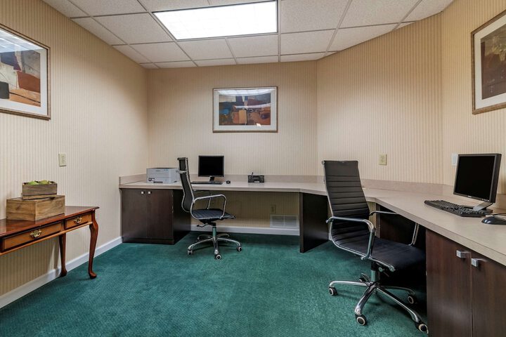 Business Center 38 of 39