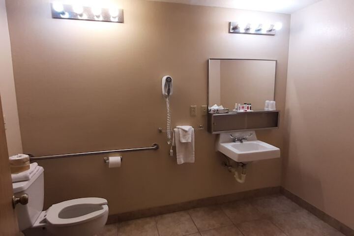 Room 12 of 28