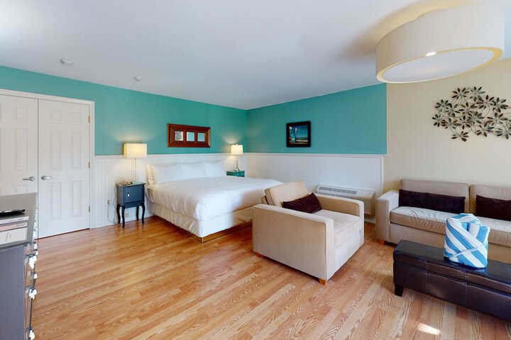 Breezeway Boutique Hotel