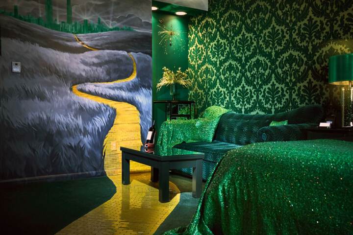 Room 45 of 168