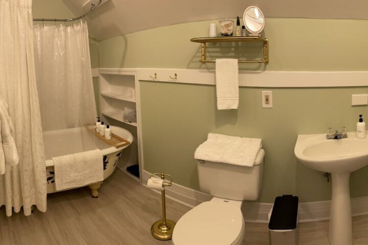 Room 26 of 43