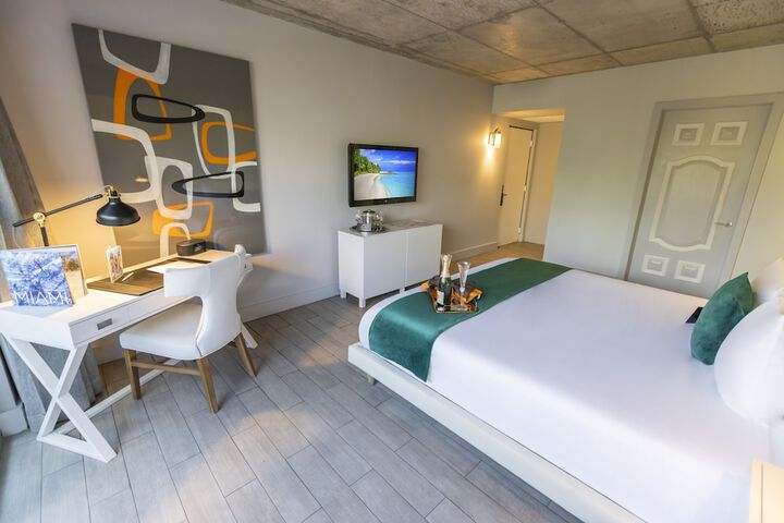 Room 48 of 77