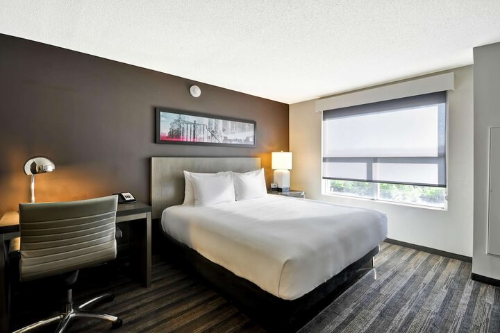 Room 33 of 63