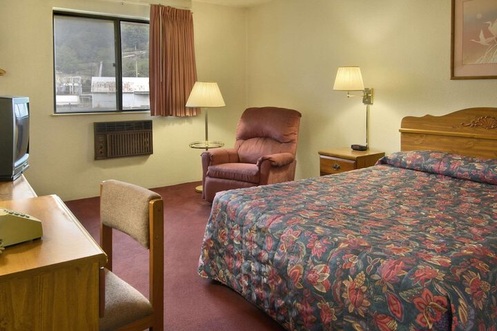 Room 7 of 8