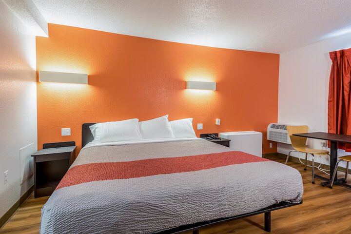 Room 27 of 35