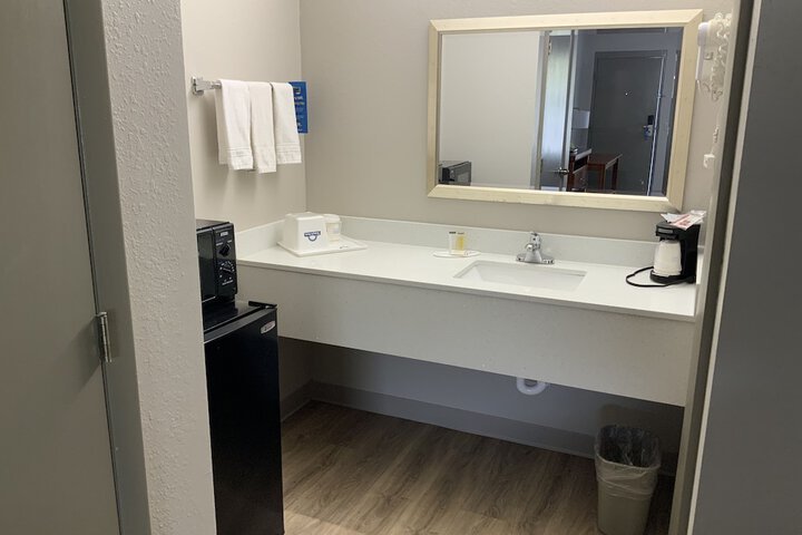 Room 16 of 30