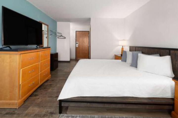 Smart Choice Inn and Suites