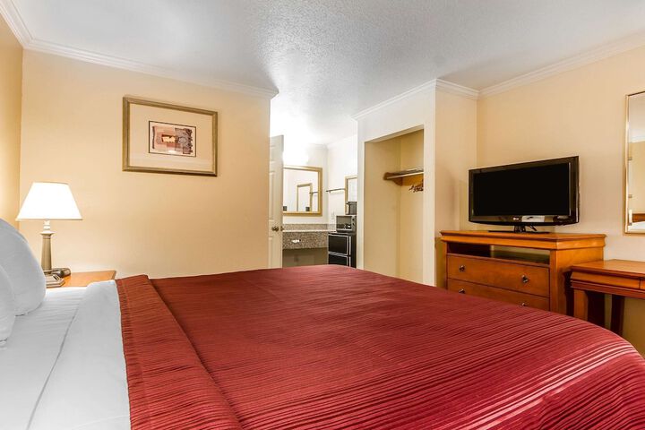 Room 34 of 47