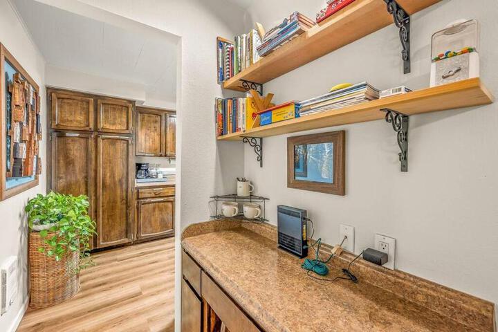 Bright Updated Waterfront Cottage Pets Welcome!