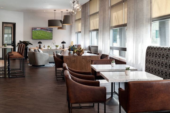Lounge 81 of 104