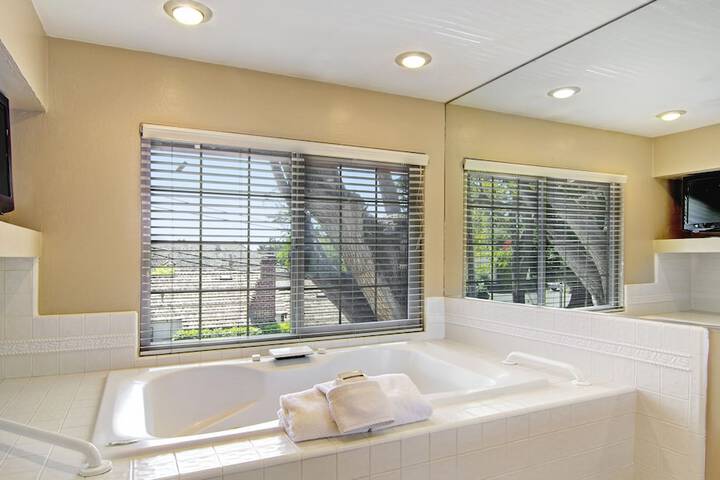 Hot Tub 69 of 71