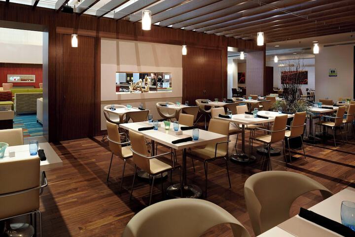 Lounge 50 of 60