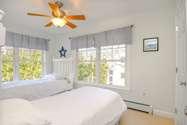 Stunning 5 Bdr Walk to York Harbor Beach!