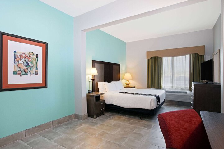 La Quinta Inn & Suites by Wyndham Omaha Airport Downtown