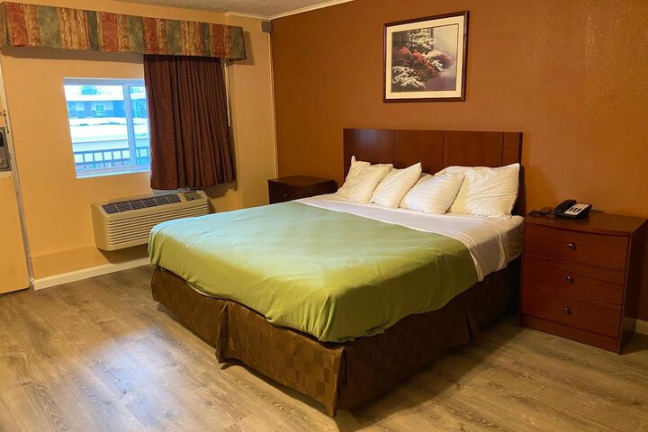 Room 11 of 25