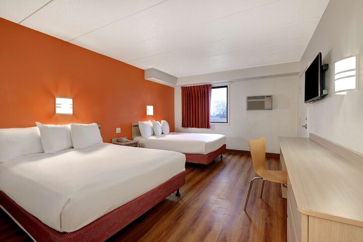 Room 11 of 25